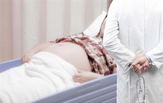 Đi khám thai có cần chồng bên cạnh, chỉ một câu hỏi nhỏ, hội chị em cãi nhau chí chóe - Ảnh 5.