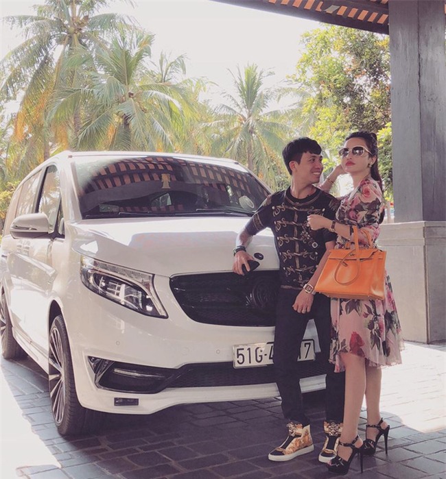 Clip: Kỷ niệm 4 năm ngày cưới, đại gia Minh Nhựa mang chiếc Jaguar XF gần 4 tỷ đồng ra bãi biển Phan Thiết làm quà tặng vợ - Ảnh 3.