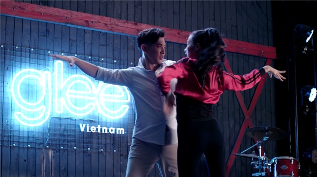 Glee tập 8: Angela Phương Trinh và Rocker Nguyễn bị tạt nước vào mặt-14