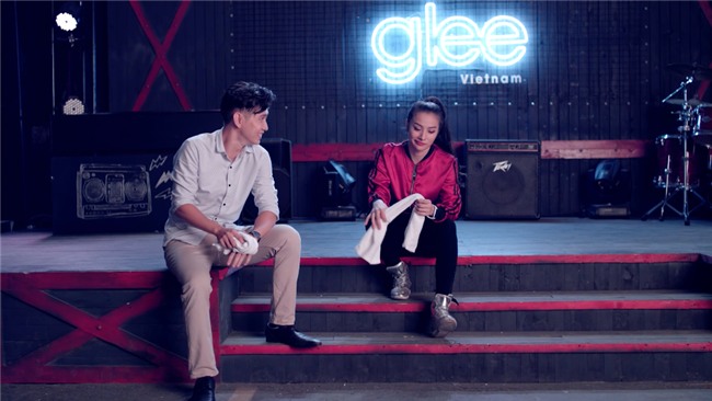Glee tập 8: Angela Phương Trinh và Rocker Nguyễn bị tạt nước vào mặt-15