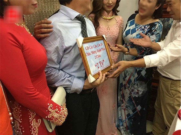 nhung doi tan lang tan nuong duoc mung cuoi tien ty, dan tinh tram tro “ho hang nha nguoi ta” - 1