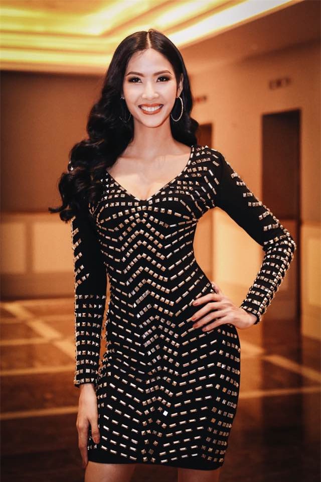 cach dien do den ma van "sang nhat hanh tinh" nhu pham huong va hoang thuy - 5