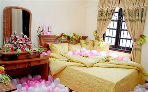 5 do vat quen thuoc kieng ki dat trong phong cuoi de hon nhan em am - 1