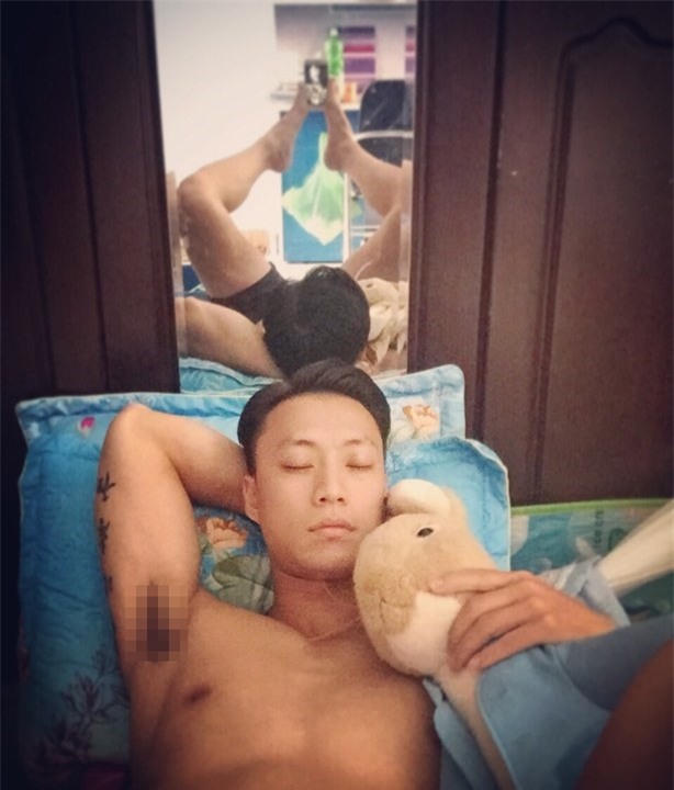 Ai cũng cười với bức ảnh sống ảo phiên bản lỗi của anh chàng điển trai, sự thật còn buồn cười hơn - Ảnh 1.