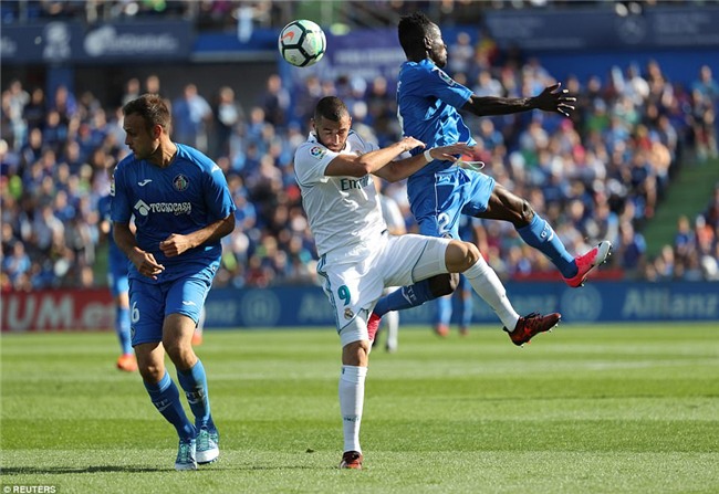 Ronaldo giải cơn khát bàn thắng, mang về 3 điểm cho Real - Ảnh 9.