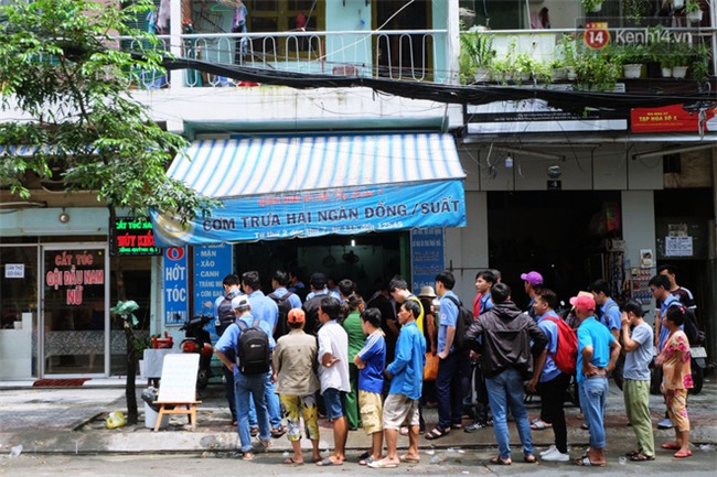 Chuyện sinh viên ăn cơm 2.000 đồng: Sắp xếp thời gian cho những nhu cầu thực sự cần thiết, các bạn sẽ kiếm đủ bữa ăn hàng ngày - Ảnh 1.