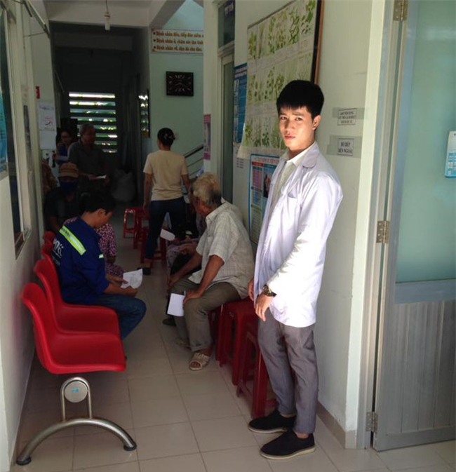 Chàng bác sĩ Khánh Hoà bất ngờ nổi tiếng sau 1 tấm ảnh bức xúc vì bị đố kỵ - Ảnh 3.