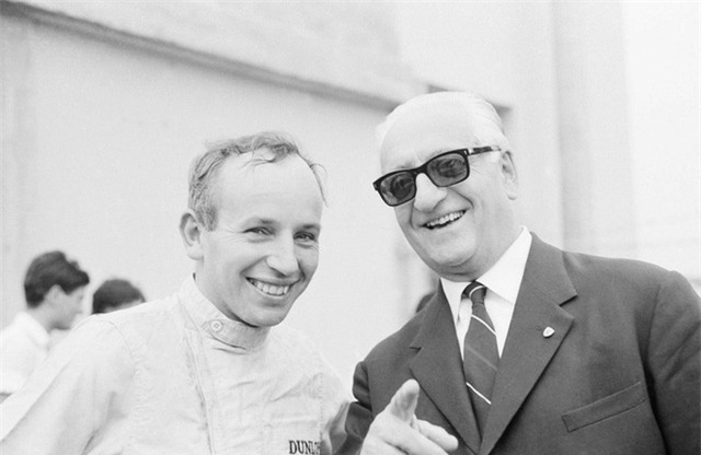 Enzo Ferrari qua đời vào năm 1988 ở tuổi 90. Trước khi ra đi, ông đã ký lên chiếc xe cuối cùng để thành lập 40 năm ngày thành lập công ty của ông.