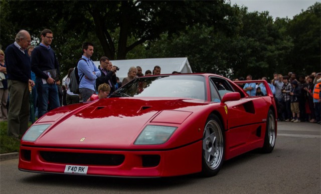 Sau khi Enzo Ferrari qua đời, giám đốc lâu năm của tập đoàn này, Luca di Montezemolo đã đảm nhận vị trí Chủ tịch và sau đó là người điều hành công việc. Dưới dự dẫn dắt của ông, Ferrari đã chuyển mình thành một thương hiệu cao cấp trên toàn cầu.