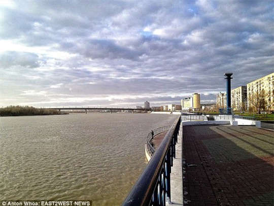 Cô gái trẻ bị hãm hiếp khi toan nhảy cầu tự tử - Ảnh 2.