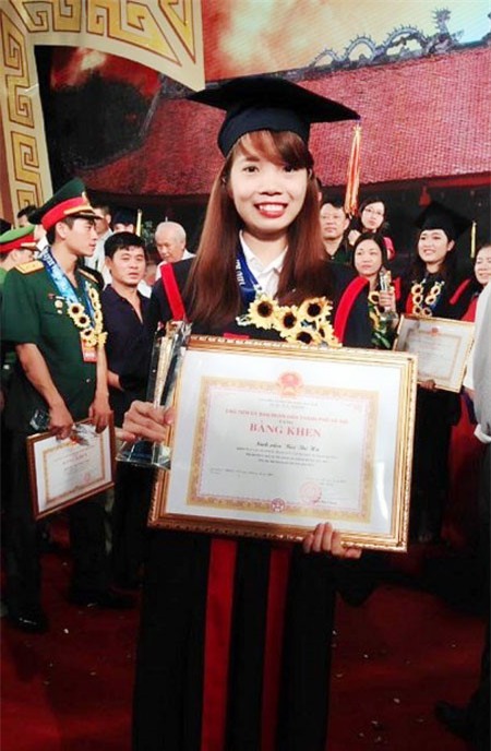 Dang sau cau chuyen thu khoa o nha nuoi lon va giao vien bo bien che hinh anh 1