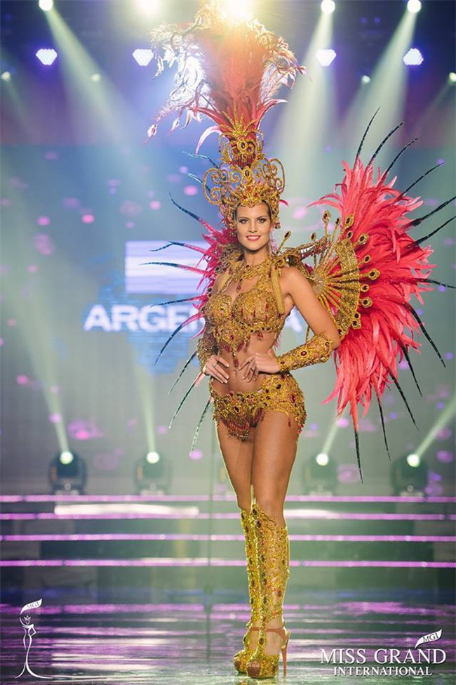 Chuyện hy hữu: BTC "Miss Grand International" công bố nhầm Top 1 bình chọn Trang phục dân tộc giữa Việt Nam và Indonesia - Ảnh 9.