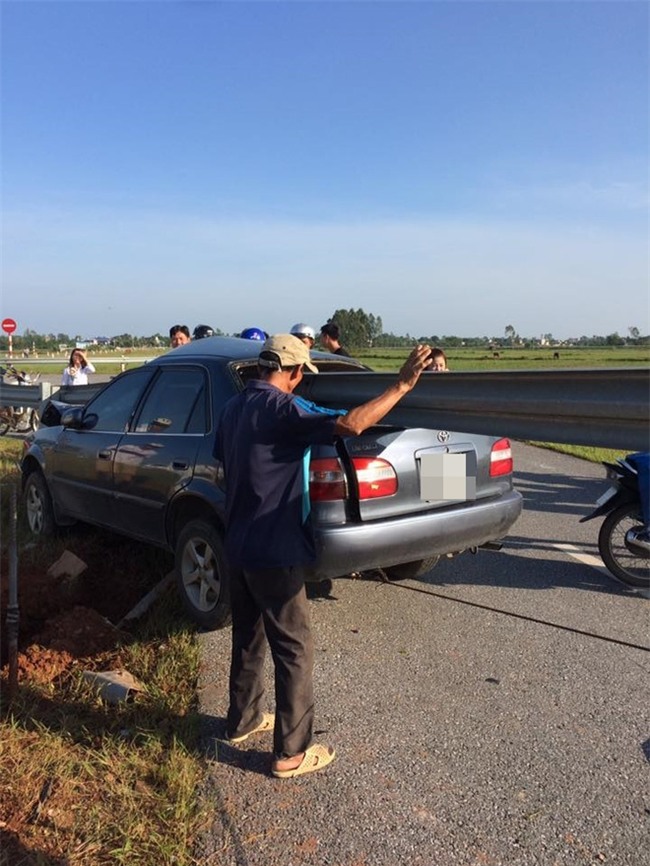 Hình ảnh vụ tai nạn ở Thanh Hóa khiến dân mạng đau đầu tranh luận - Ảnh 1.