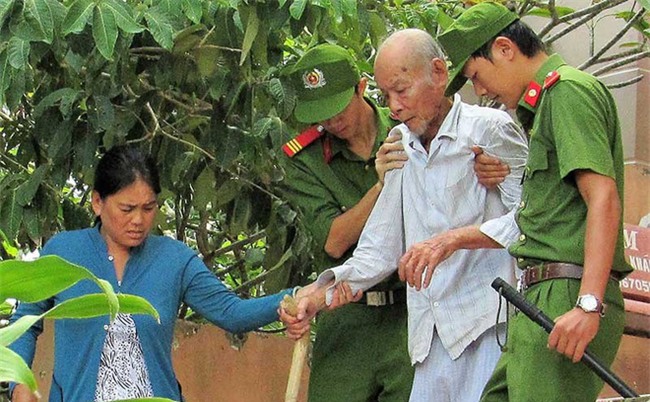 Bi kịch ông cụ 93 đầu độc vợ bằng thuốc trừ sâu