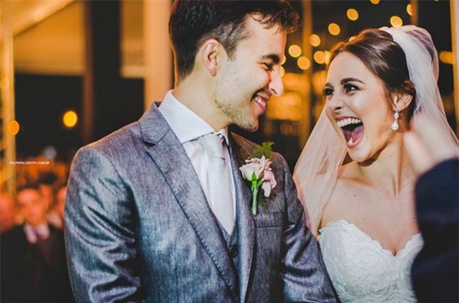 “Vị khách” lạ ngang nhiên vào ngủ giữa lễ cưới, cô dâu chú rể không đuổi đi mà còn làm điều bất ngờ - Ảnh 2.