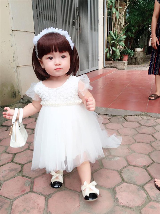 be gai bac ninh xinh nhu thien than trong vay ao me tu tay may - 11