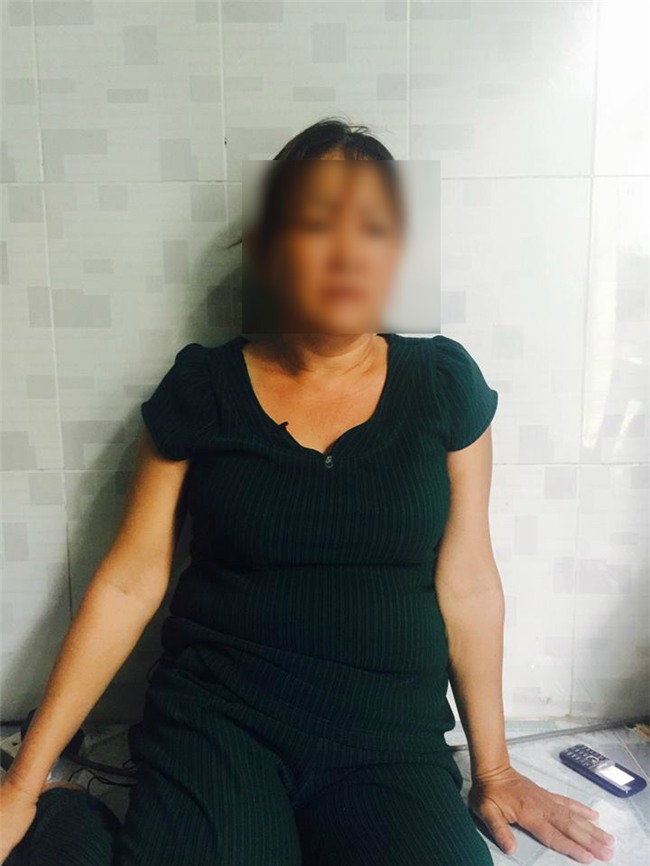 be gai 14 tuoi bi hang xom xam hai den mang thai, phai nghi hoc cho sinh con - 1