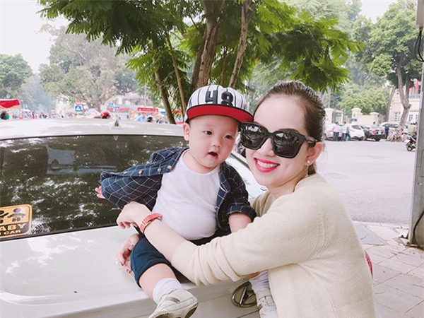 5 cô nàng xưa đình đám vì danh xưng hot girl nay đã là mẹ đơn thân quyến rũ - Ảnh 16.