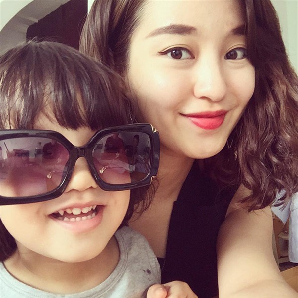 5 cô nàng xưa đình đám vì danh xưng hot girl nay đã là mẹ đơn thân quyến rũ - Ảnh 2.