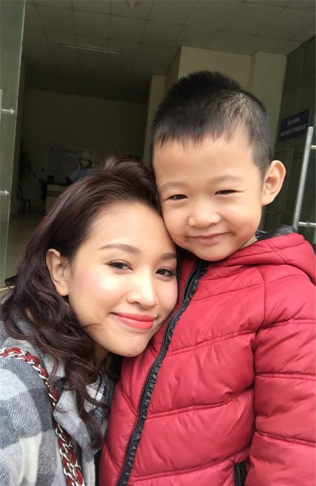 5 cô nàng xưa đình đám vì danh xưng hot girl nay đã là mẹ đơn thân quyến rũ - Ảnh 9.