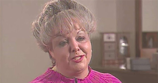 23 năm chưa từng được thấy “mặt thật” của mẹ, cô con gái quyết tâm khiến bà thay đổi - Ảnh 2.