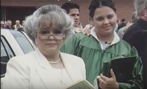 23 năm chưa từng được thấy “mặt thật” của mẹ, cô con gái quyết tâm khiến bà thay đổi - Ảnh 3.