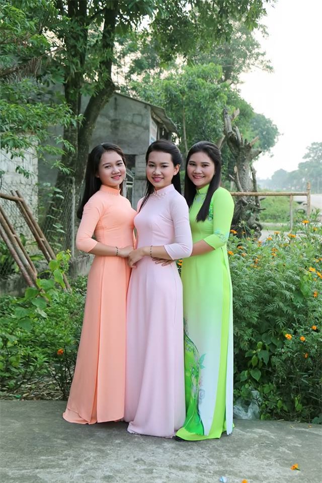 Một bức ảnh chụp 3 người phụ nữ, dân mạng tranh cãi ai là mẹ, ai là con - Ảnh 1.