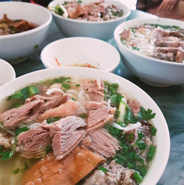 nhung quan ngon pho co ha noi co cach phuc vu 'ba dao' nhung ai cung xep hang cho an - 2