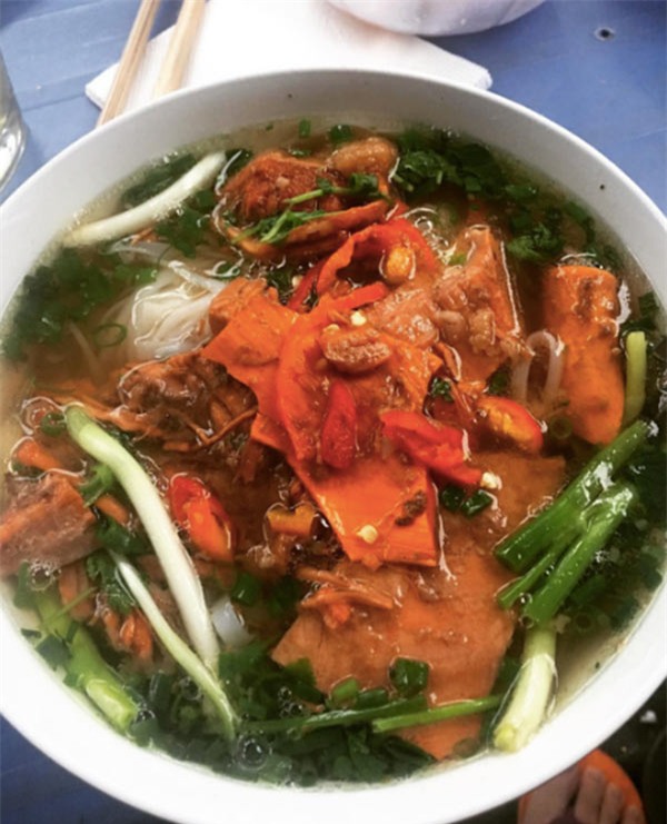 nhung quan ngon pho co ha noi co cach phuc vu 'ba dao' nhung ai cung xep hang cho an - 4