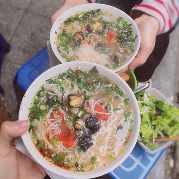 nhung quan ngon pho co ha noi co cach phuc vu 'ba dao' nhung ai cung xep hang cho an - 5