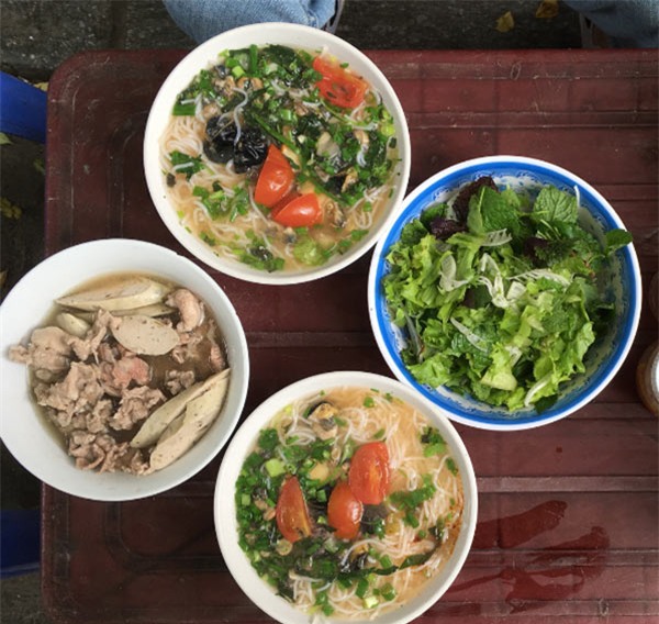 nhung quan ngon pho co ha noi co cach phuc vu 'ba dao' nhung ai cung xep hang cho an - 7