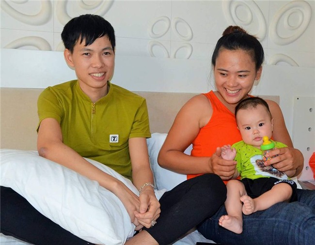 Cô dâu xinh đẹp đẩy xe lăn cho chồng trong đám cưới ở Bắc Giang - Ảnh 1.