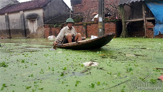 Vỡ đê Chương Mỹ: Người Hà Nội rửa bát, tắm giặt bằng nước lũ - Ảnh 11.