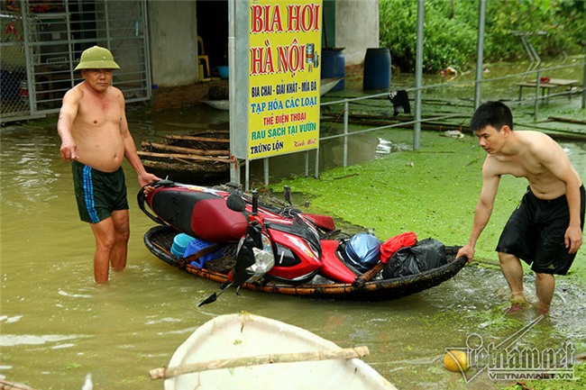 Vỡ đê Chương Mỹ: Người Hà Nội rửa bát, tắm giặt bằng nước lũ - Ảnh 21.