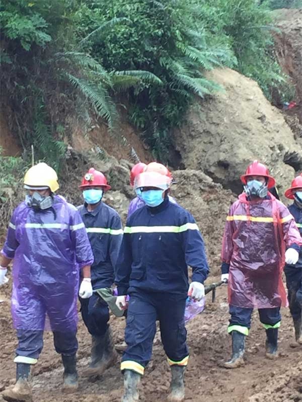 tim duoc 2 thi the, 1 nua nguoi va canh tay trong vu sat lo dat o hoa binh - 3