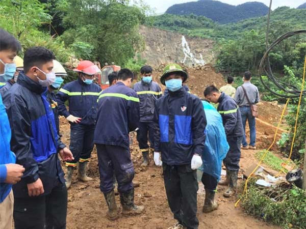 tim duoc 2 thi the, 1 nua nguoi va canh tay trong vu sat lo dat o hoa binh - 5