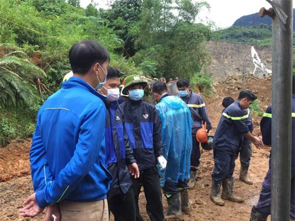 tim duoc 2 thi the, 1 nua nguoi va canh tay trong vu sat lo dat o hoa binh - 6