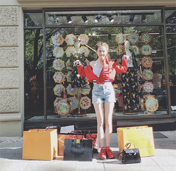 Gió lạnh đầu mùa, ngắm Ngọc Trinh mặc đồ thể thao chất như nước cất-8