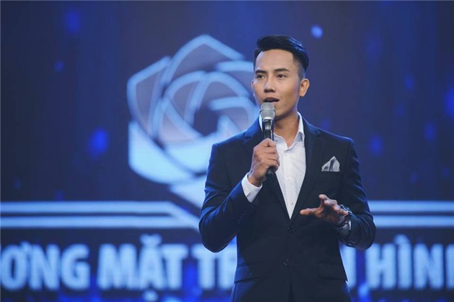 Cô nàng xinh đẹp đốn tim chàng trai bằng bài hát tỏ tình cực ngọt-4