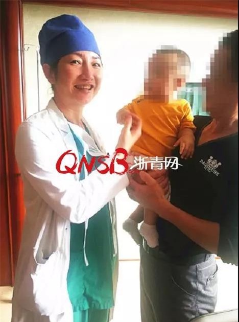 Bé trai 10 tháng tuổi bị sỏi thận do bố mẹ lười thay bỉm cho con - Ảnh 3.