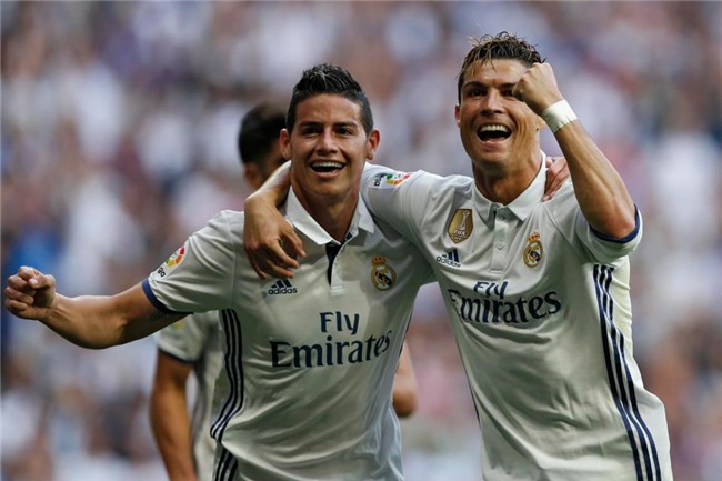 Ronaldo mai mối cho James Rodriguez và người mẫu Nga nóng bỏng - Ảnh 1.