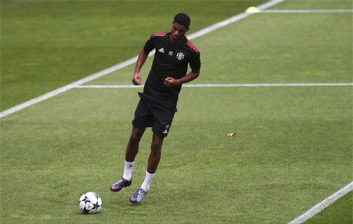 Tiền đạo trẻ Marcus Rashford, cuối tuần qua cầu thủ người Anh ngồi dự bị cho Martial và nhiều khả năng trận đấu này anh sẽ trở lại đội hình xuất phát
