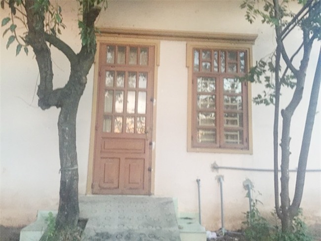 tran tinh cua ba chu tro 57 tuoi bi to giac dua be trai di nha nghi roi xam hai - 1