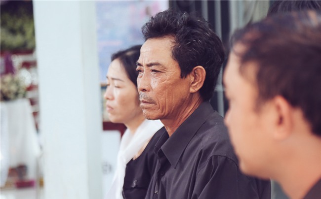 Bố của nam SV HUTECH tử vong: “Long vừa học vừa làm phụ bố mẹ nuôi 2 đứa em, giờ con mất rồi tôi không biết làm sao...” - Ảnh 3.