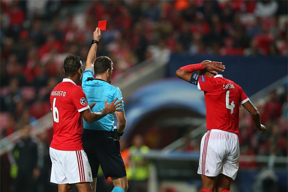 Thu mon sai lam hai huoc giup MU gianh 3 diem o cup chau Au hinh anh 11