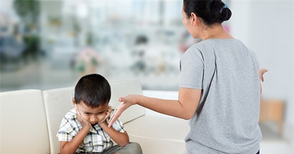 Cái kết bi thảm khi bố phạt con đứng ngoài trời lúc 3h sáng chỉ vì bé không uống hết sữa - Ảnh 2.