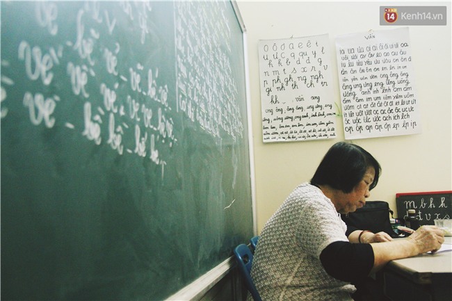 Bà giáo già 74 tuổi mở lớp học cho những đứa trẻ đặc biệt được bầu bạn với nhau - Ảnh 8.