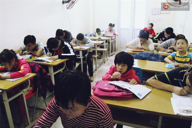 Bà giáo già 74 tuổi mở lớp học cho những đứa trẻ đặc biệt được bầu bạn với nhau - Ảnh 3.