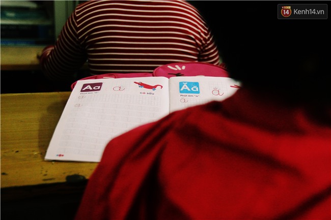 Bà giáo già 74 tuổi mở lớp học cho những đứa trẻ đặc biệt được bầu bạn với nhau - Ảnh 12.