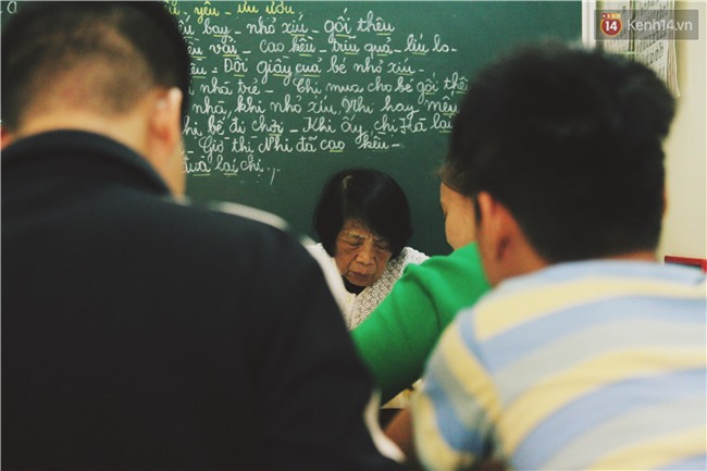 Bà giáo già 74 tuổi mở lớp học cho những đứa trẻ đặc biệt được bầu bạn với nhau - Ảnh 13.